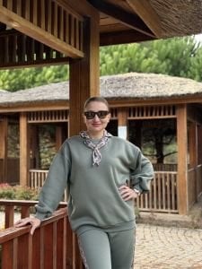 Yaka Fularlı Eşofman Takımı Çağla