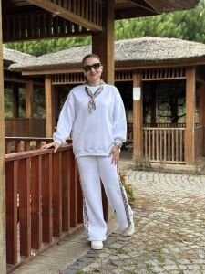 Yaka Fularlı Eşofman Takımı Beyaz