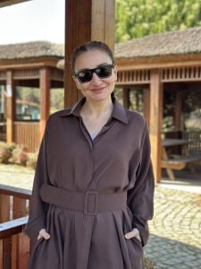 Kemerli tensel gömlek elbise kahve