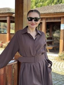 Kemerli tensel gömlek elbise kahve
