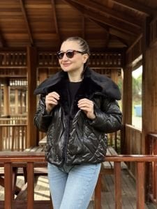 Kürk yakalı astarlı kapitone mont siyah