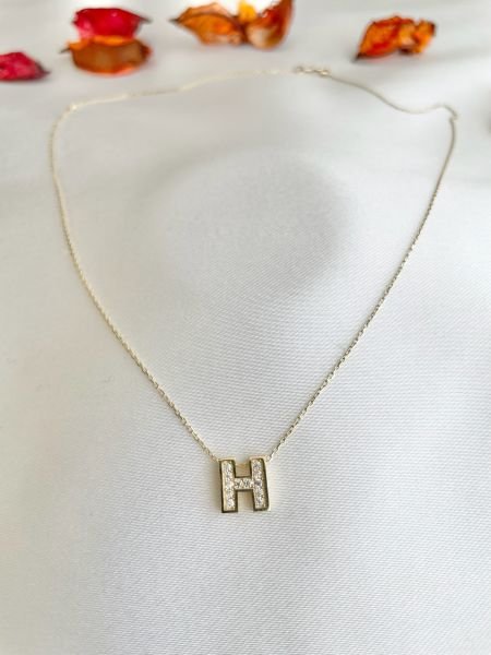 Taşlı H Harf Kolye