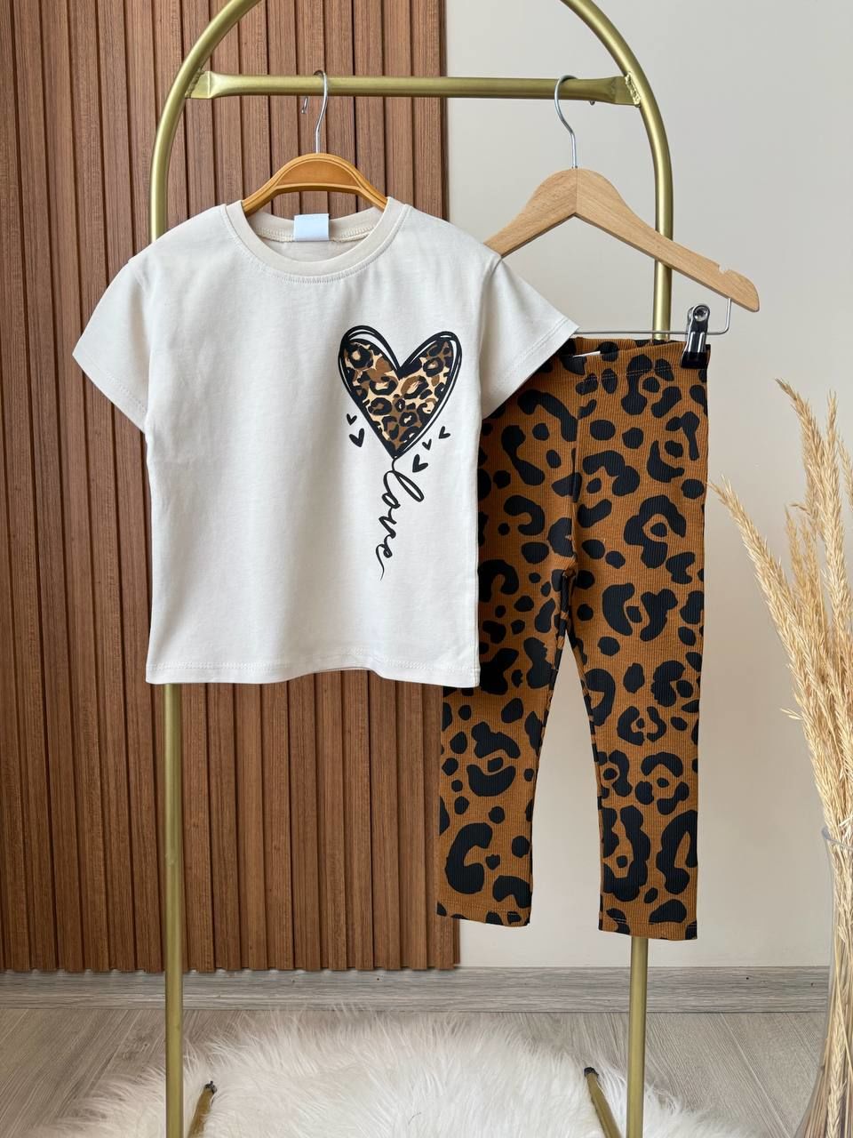 Leoparlı kalp detaylı takım
