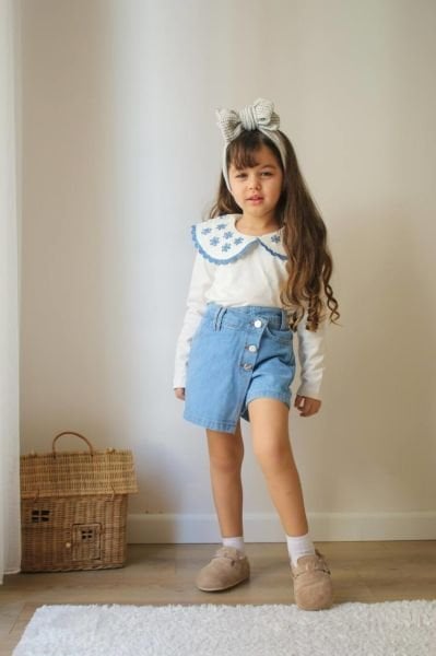 Bebe yaka denim şort etekli takım