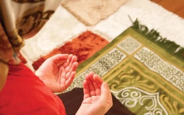 Hac ve Umre Yolculuğunuz İçin En İdeal Seccade Seçimi: Konforlu ve Manevi Bir Deneyim İçin İpuçları
