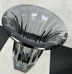 AYAKLI BOMBELİ CAM VAZO FÜME 28X18 CM
