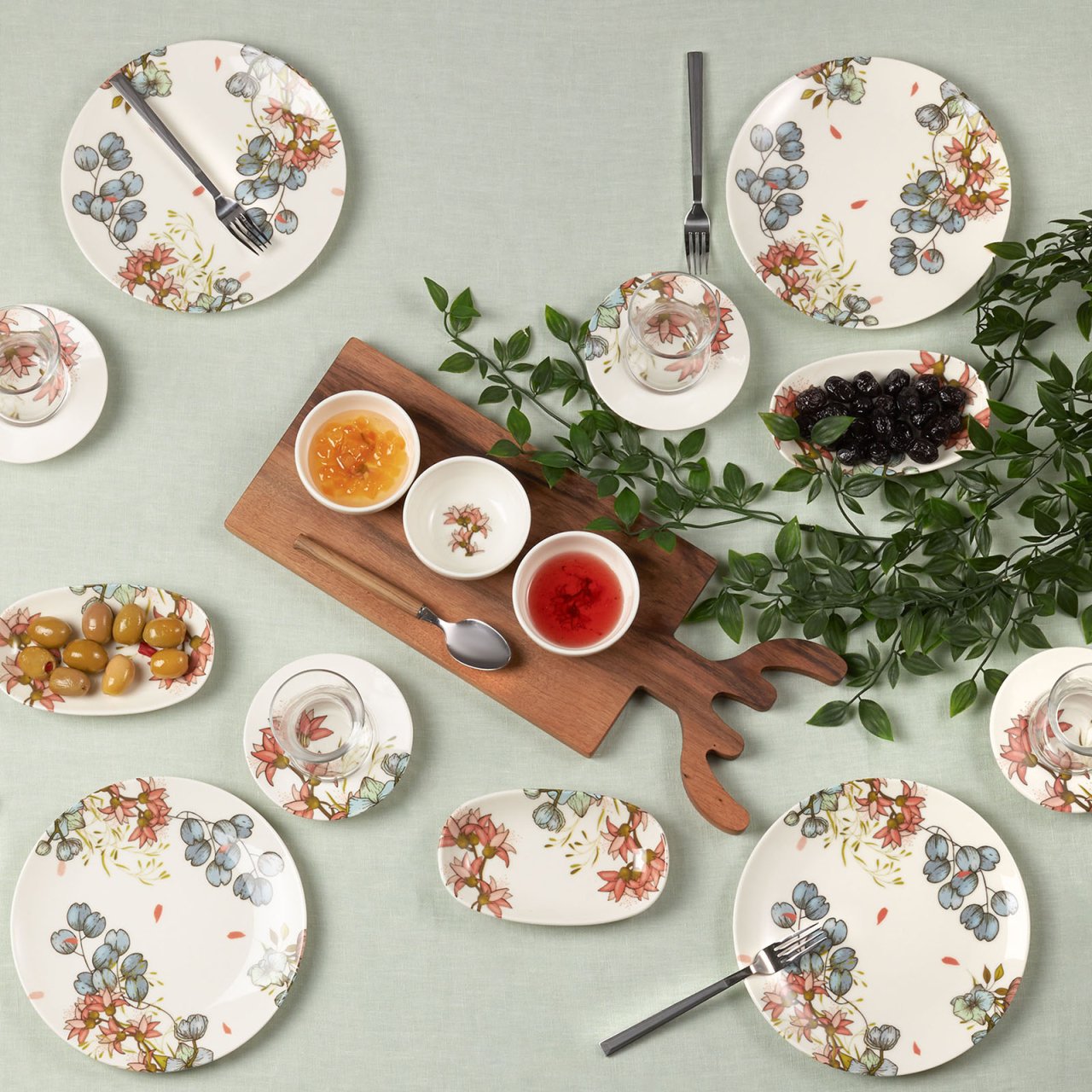 Karaca Peony 18 Parça 4 Kişilik Porselen Kahvaltı/Servis Takımı