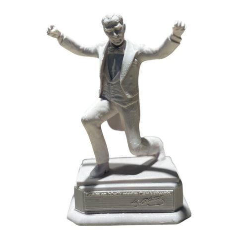 ZEYBEK YAPAN ATATÜRK