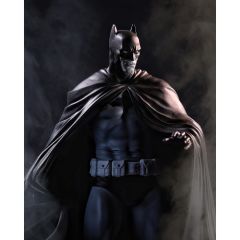 DC Direct Lee Weeks Statue Series: Batman Black & White Heykel Figür