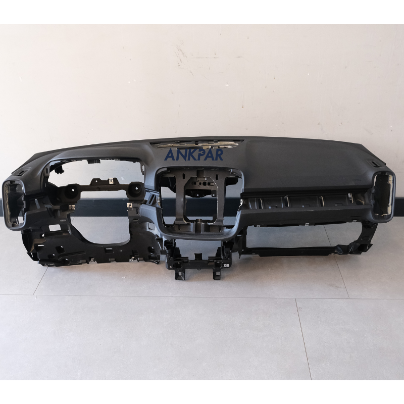 Volvo XC40 Ön Göğüs Sıfır Komple Siyah 31442543