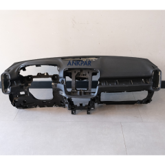 Volvo XC40 Ön Göğüs Sıfır Komple Siyah 31442543