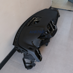 Volvo XC40 Ön Göğüs Sıfır Komple Siyah 31442543