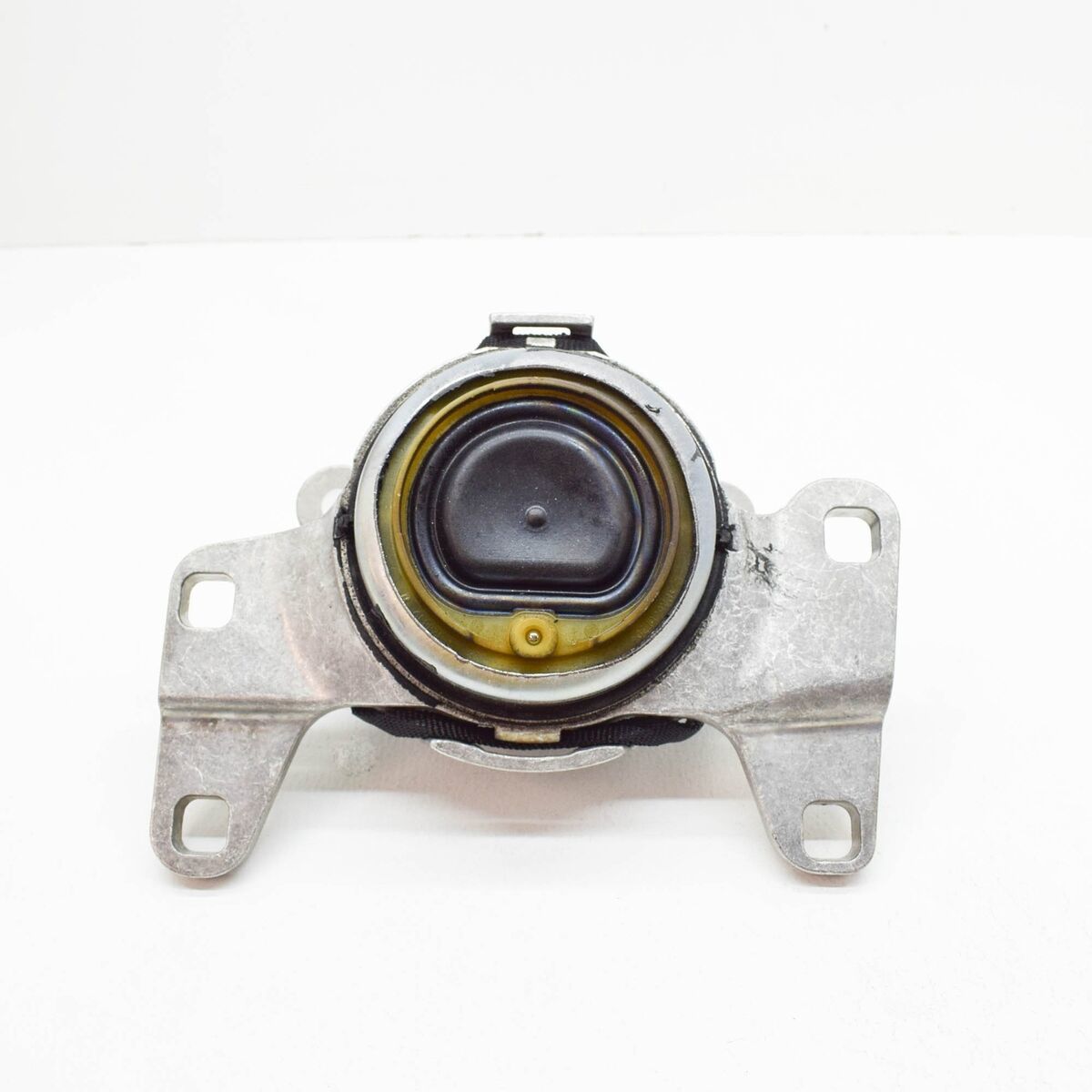Volvo V40 Sol Motor Takozu Kulağı 32222136