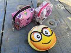 DZC KUZENLER AVM Pembe Kalp Desenli ve Emojili Kız Çocuk Cüzdan