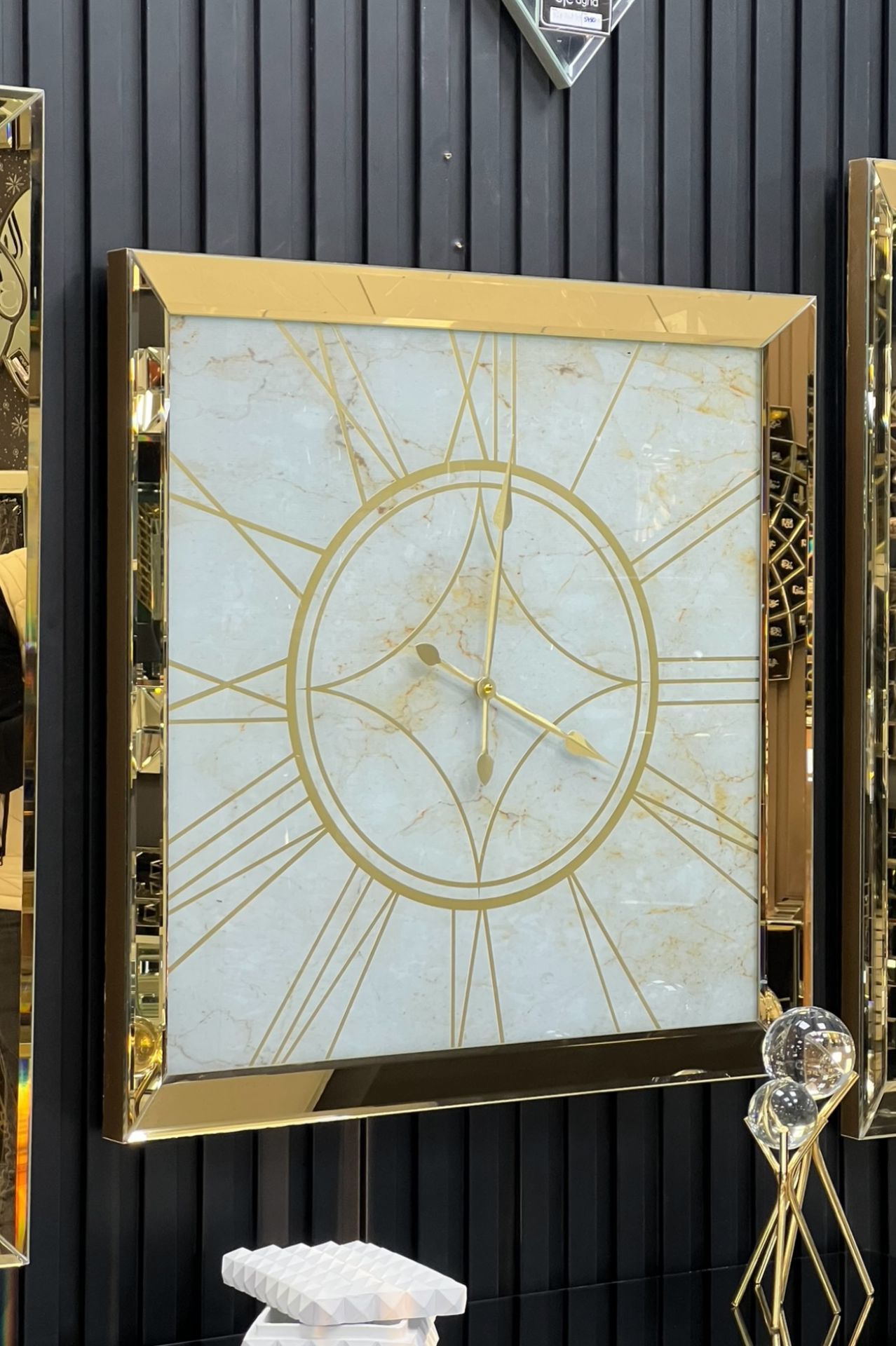 MERMER- BEYAZ GOLD AYNA DUVAR SAATİ 70x70CM