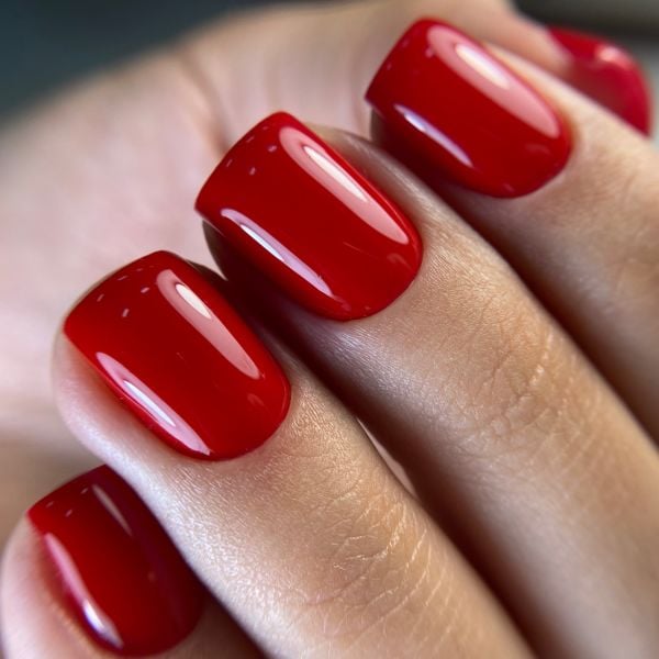 Iva Nails Red Queen Kalıcı Oje RQ-4 (8ml)