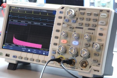 Owon XDS2102A Osiloskop 100 Mhz 8'' Ekran 12bit