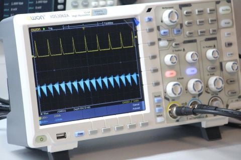 Owon XDS3062A Osiloskop 60 MHZ 2 Kanal 8''Ekran 12 Bit