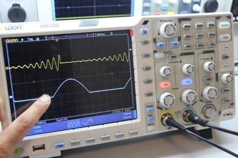 Owon XDS3302 Osiloskop 300 MHZ 2 Kanal 8'' DokEkran-2.5 GS/s