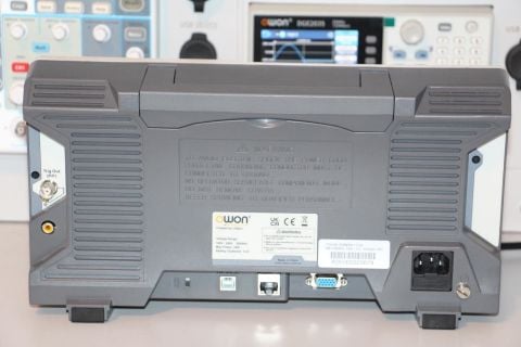 Owon XDS3302 Osiloskop 300 MHZ 2 Kanal 8'' DokEkran-2.5 GS/s