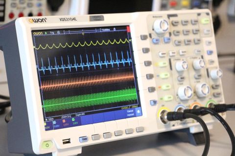 Owon XDS3104E Dijital Osiloskop 100MHz 4 Kanal 8'' Dok-ekran