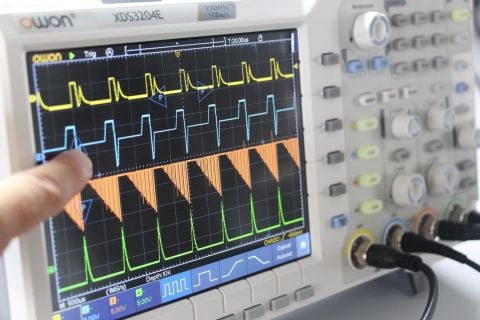 Owon XDS3204E Osiloskop 200 MHZ 4 kanal 8'' DokEkr-Decode