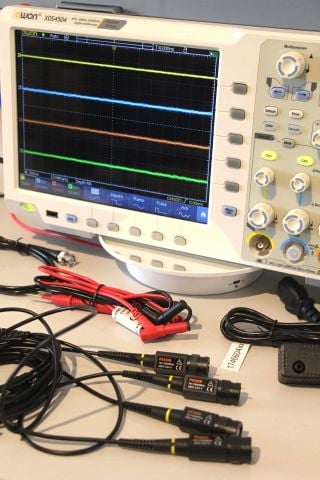 Owon XDS4504 Osiloskop 4 Kanal 500 MHz 10,4''Full Paket