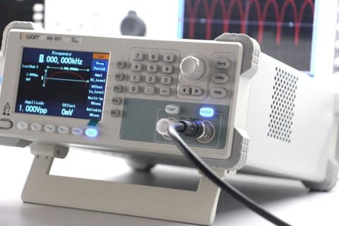 Owon AG051 Keyfi Fonksiyon Jeneratör 5 MHZ