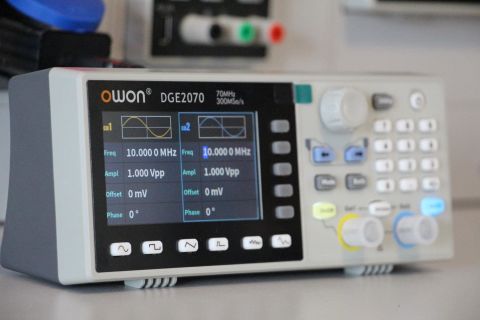 Owon DGE2070 Keyfi Fonksiyon Jeneratör 70 MHz