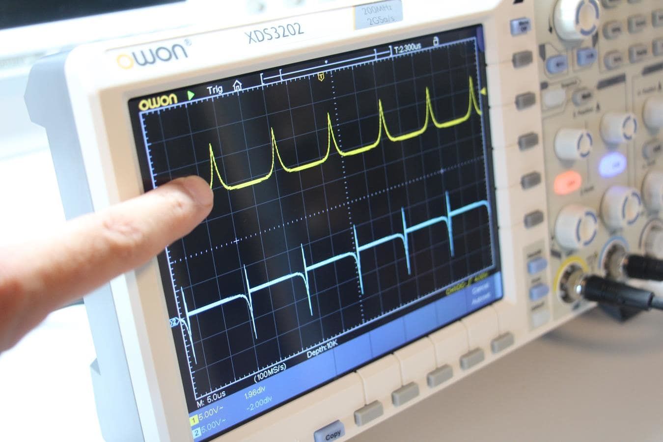Owon XDS3202 Osiloskop 200MHZ 2 Kanal 8'' DokEkr-2Gs/s