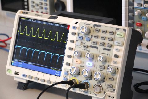 Owon XDS2102 Osiloskop 100 MHz 2 Ch  8” Dok-Ekr Decode