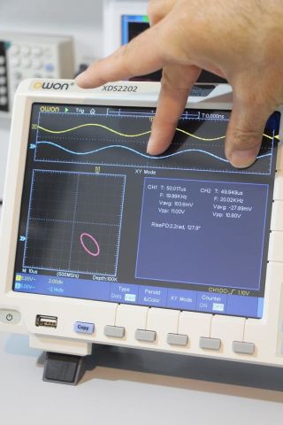 Owon XDS2202 Osiloskop 200 MHz 2 Ch  8” Dok-Ekr Decode