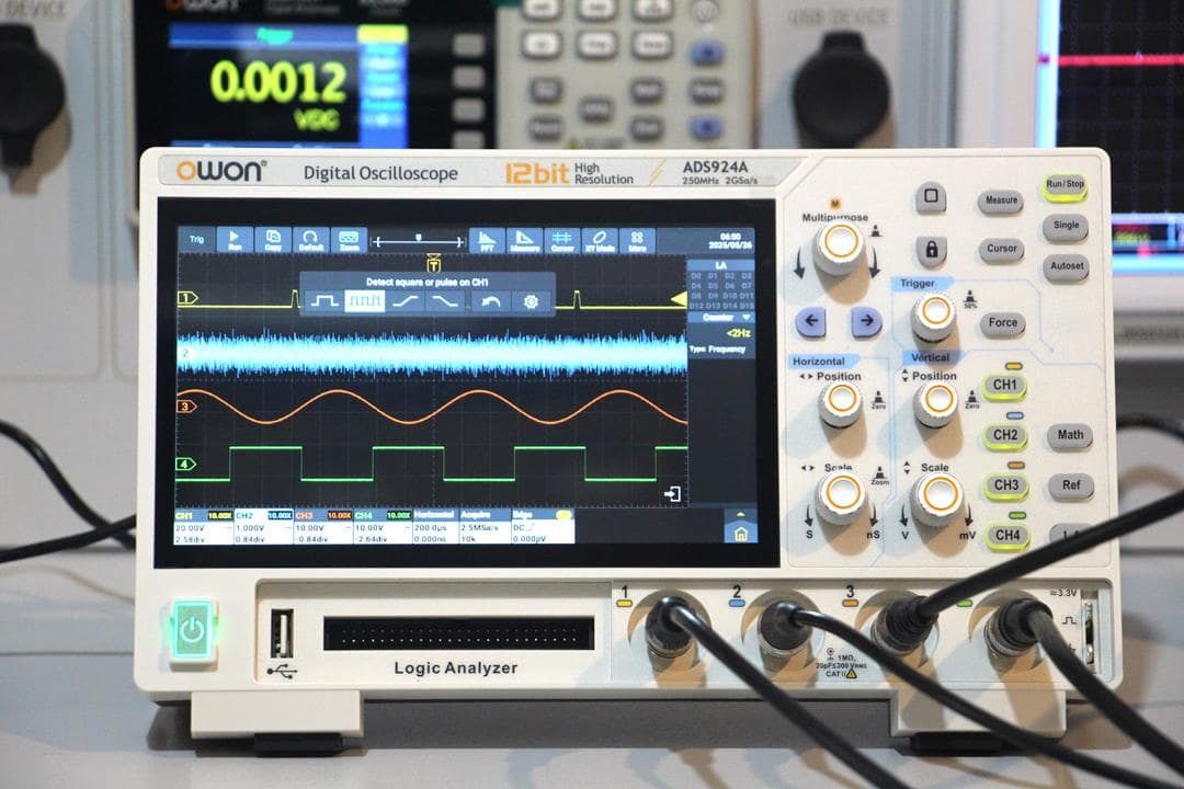 Owon ADS924A Osiloskop-250MHz-4Ch-7''DokEkr-LA-12 Bit
