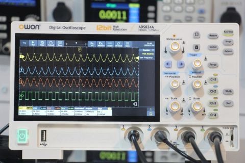Owon ADS824A Osiloskop-200MHz-4 Ch-7''DokEkr-12Bit