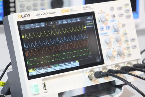 Owon ADS824A Osiloskop-200MHz-4 Ch-7''DokEkr-12Bit