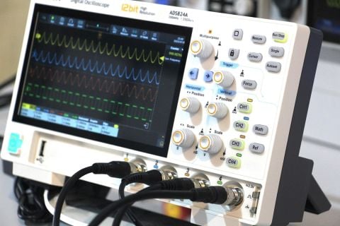 Owon ADS824A Osiloskop-200MHz-4 Ch-7''DokEkr-12Bit