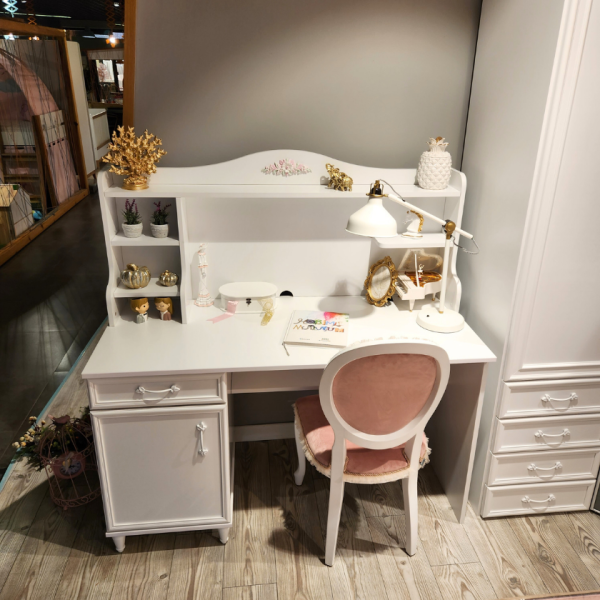 Study Desk | Isabella