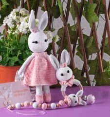 ﻿Bebeklere Özel Amigurumi Tavşan Bebek Çıngırak Emzik Ucu Seti Hediye Kutusu