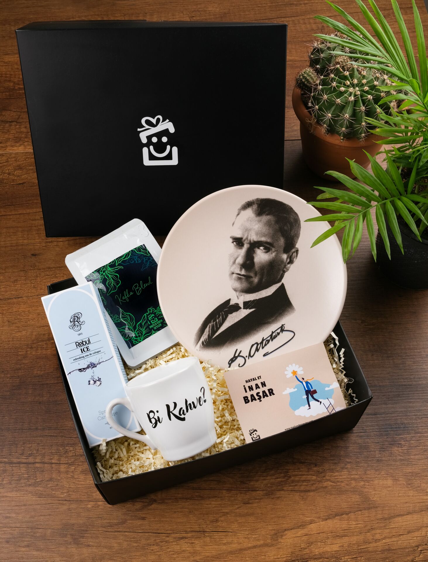 Sevdiklerinize Özel Kemal Atatürk Dekoratif Tabak Filtre Kahve Rebul Ice Kolonya Bi Kahve Kupa İşinde Başarılar Hediye Kutusu