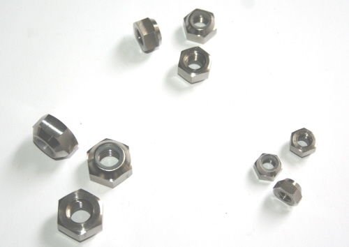 DIN 985 TİTANYUM FİBERLİ SOMUN GRADE 2