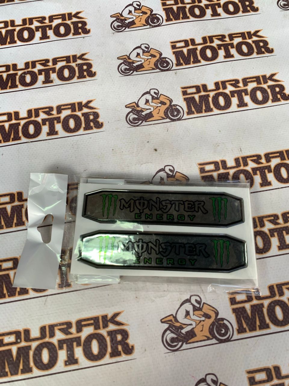 MONSTER YAN KAPAK STİCKER