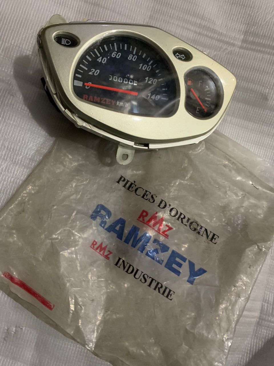 RAMZEY Q10-V KİLOMETRE SAATİ ORİJİNAL.