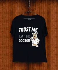 BASKILI TSHIRT  - TRUST ME I AM DOGTOR