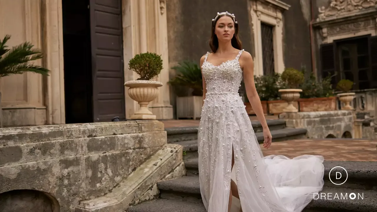 Choosing a Wedding Dress for Short Brides: What Should the Right Model Be?