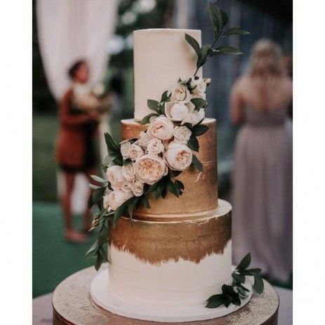 What should we pay attention to when choosing a cake?