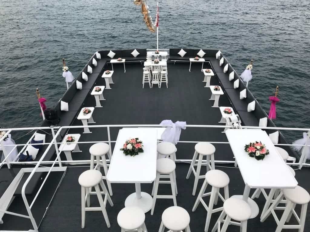 اقتراحات فستان الزفاف لحفلات الزفاف على متن قارب
