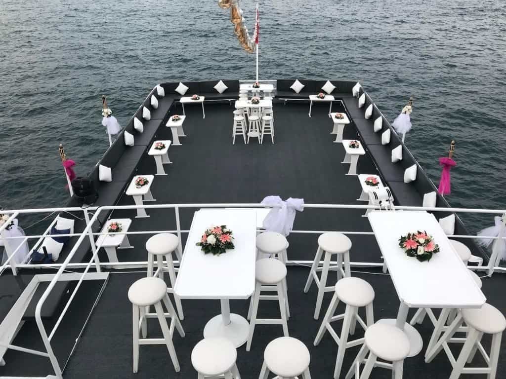 Wedding Dress Suggestions for Boat Weddings