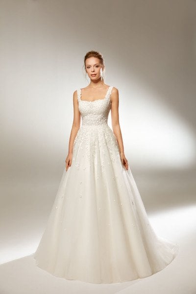 Chest Neck A-Line Backless Floral Wedding Dress Model