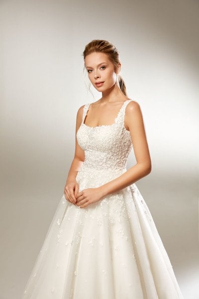 Chest Neck A-Line Backless Floral Wedding Dress Model