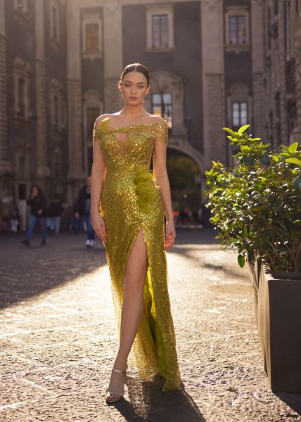 Evening Dress Model in Sweetheart Neckline Form, Draped, Side Sleeve Detail, Deep Slit, Decorated with Shiny Sequins and Beads